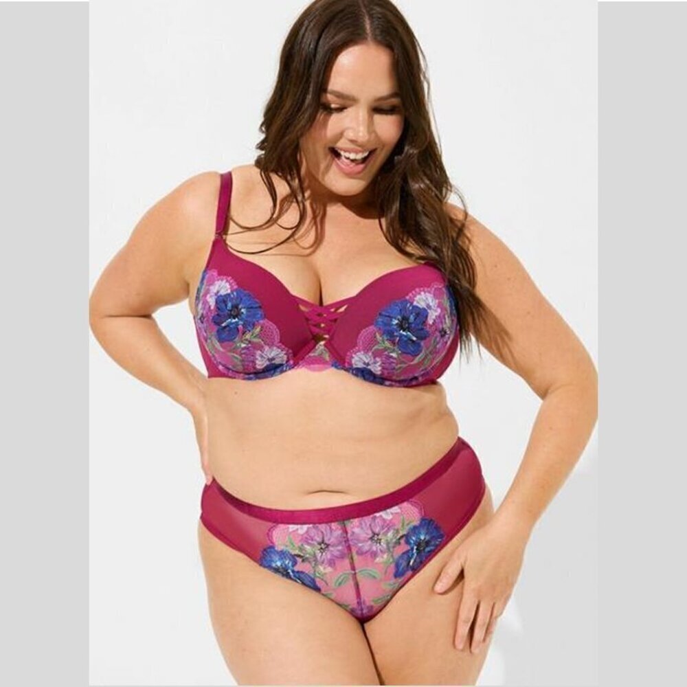 Torrid - Photo Floral Lace Mid Rise Thong Panty in Navarra Magenta